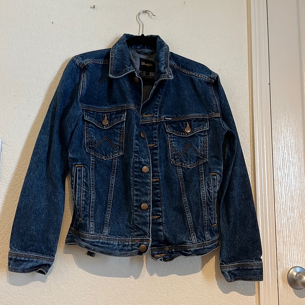 Wrangler denim jacket size S gray for outdoor activities